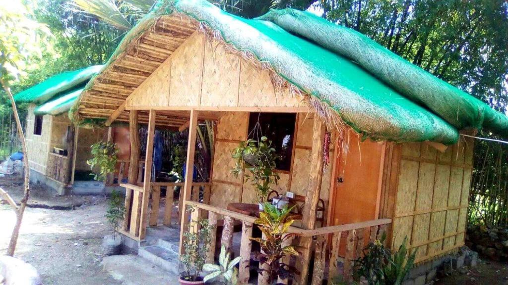 Traditional Filipino Transient House And Huts Near 100 Islands Wharf 알라미노스 외부 사진