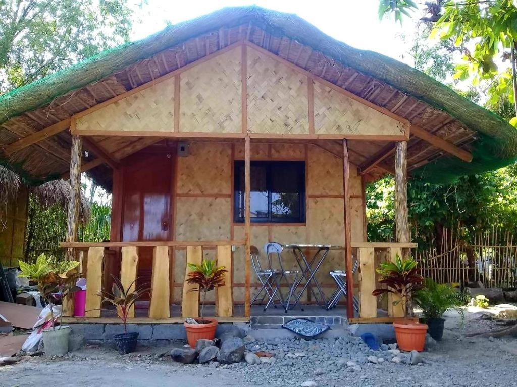 Traditional Filipino Transient House And Huts Near 100 Islands Wharf 알라미노스 외부 사진