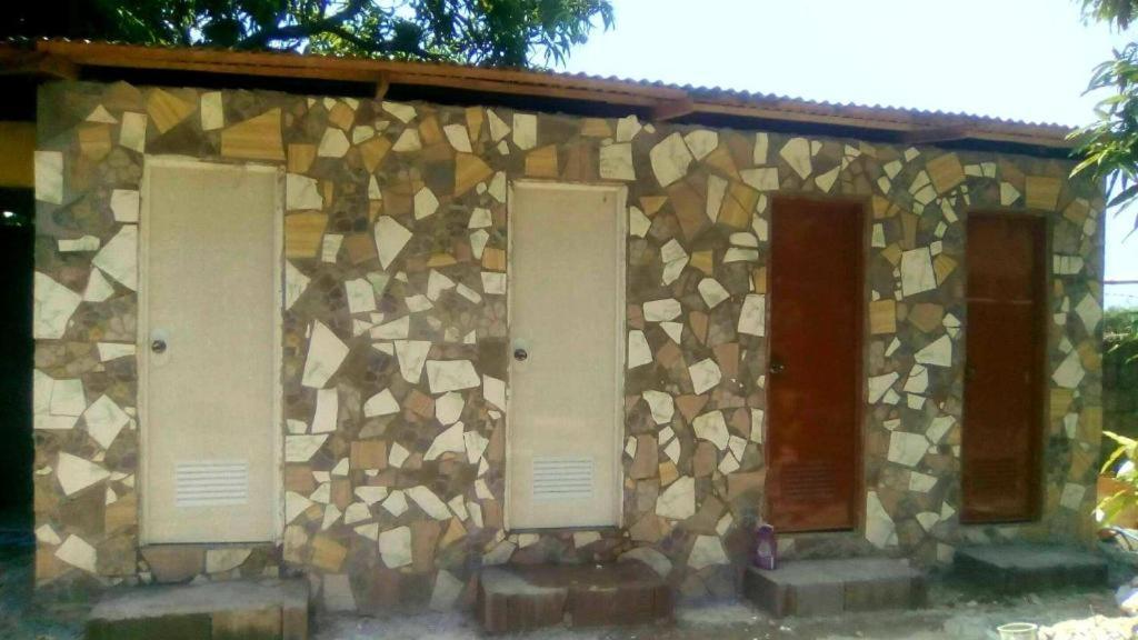 Traditional Filipino Transient House And Huts Near 100 Islands Wharf 알라미노스 외부 사진