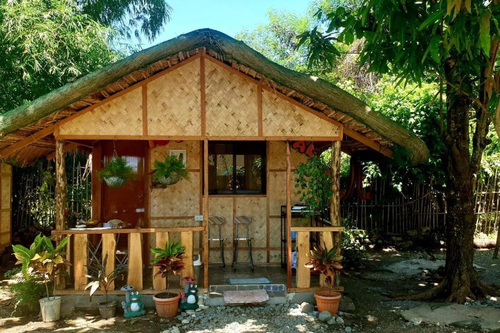 Traditional Filipino Transient House And Huts Near 100 Islands Wharf 알라미노스 외부 사진