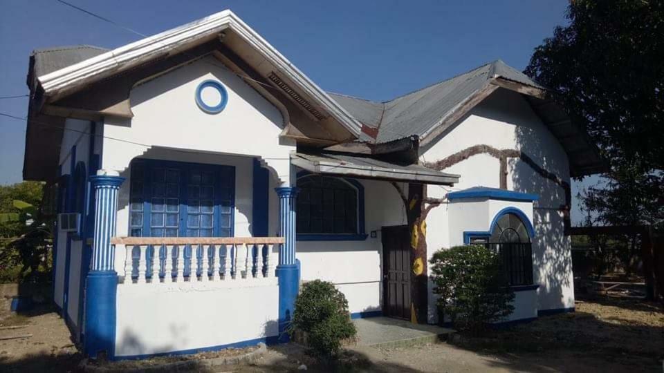 Traditional Filipino Transient House And Huts Near 100 Islands Wharf 알라미노스 외부 사진